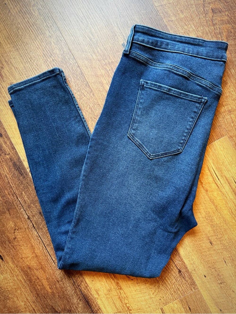 Old Navy ROCKSTAR Super Skinny Jeans - Picture 2 of 3